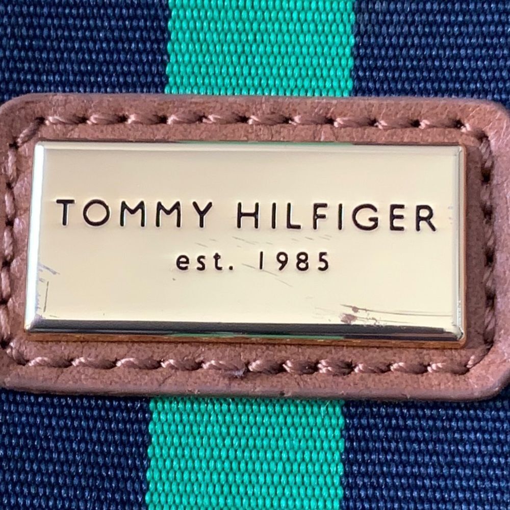 Tommy Hilfiger Crossbody Purse Preowned in Good Shape - Picture 5 of 5